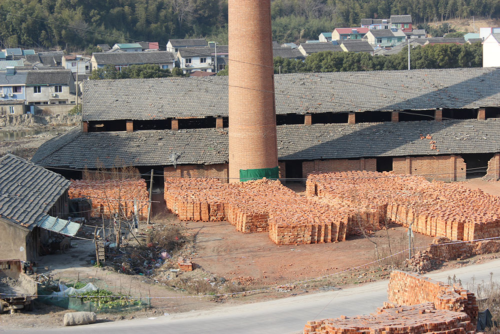 寧波市鄞州瞻岐鎮(zhèn)南一磚瓦廠一磚結(jié)構(gòu)煙囪控制爆破拆除工程